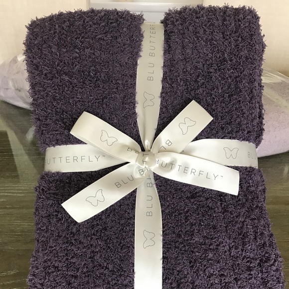 COPY 🦋Blu Butterfly Ivory fluffy blanket in elegant ivory. - Picture 9 of 10
